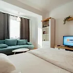 Spacious By Blvd 25b4 - Free Parking Apartament *
