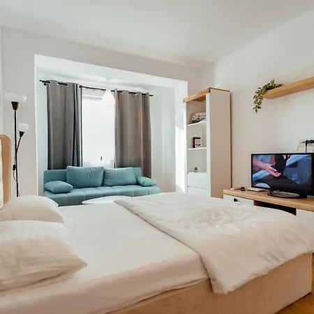 Calm And Spacious With Soft Tones By Blvd 25b4 - Pipera *