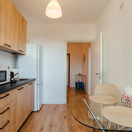 Апартаменти Spacious By Blvd 25b4 - Free Parking *